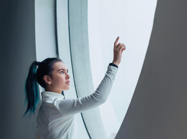 girl-using-touch-screen-modern-smart-home 2-min